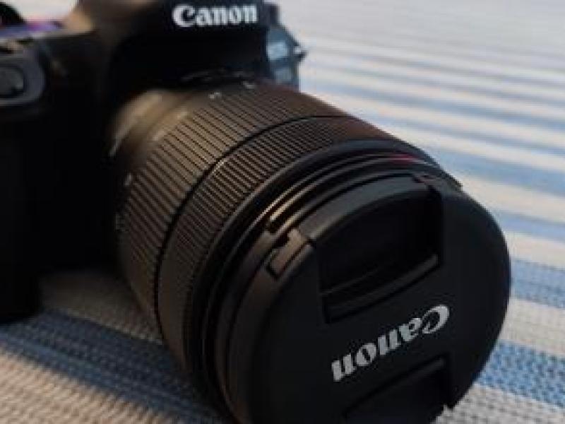 Продам фотоапарат canon 77 d